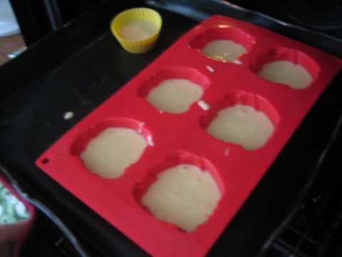 Muffin alla lavanda glassati al limoncello