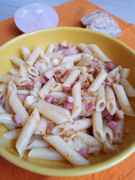 Pasta con mortadella