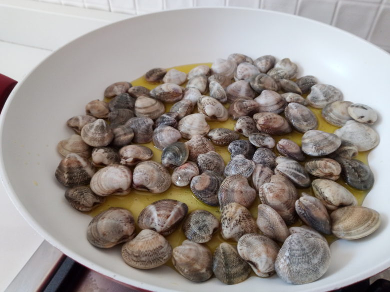 versare vongole