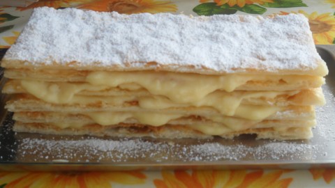 presentazione millefoglie con crema pasticcera