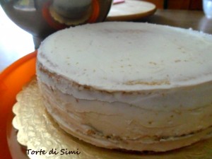 ricoprire una torta con buttercream