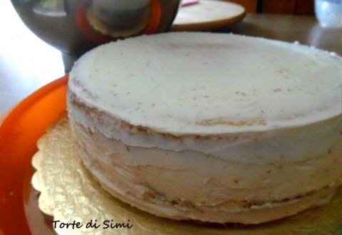 Presentazione ricoprire una torta con buttercream