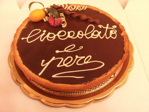 Presentazione crostata cioccolato e pere