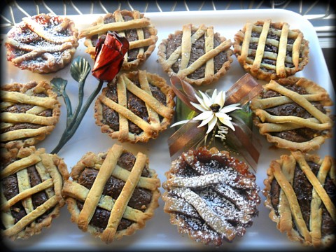 Ecco pronte le nostre crostatine appena sfornate e buone da leccarsi i baffi