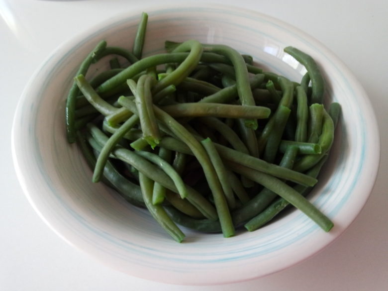 bollire fagiolini e patate a metà cottura