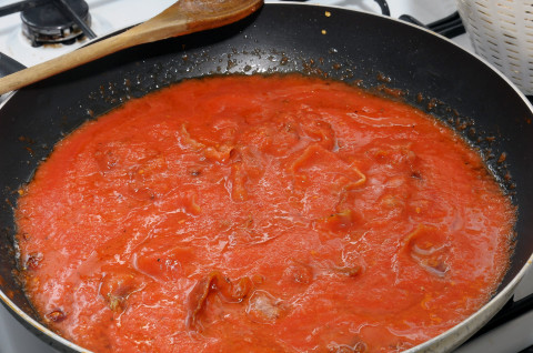 Salsa di pomodoro in padella