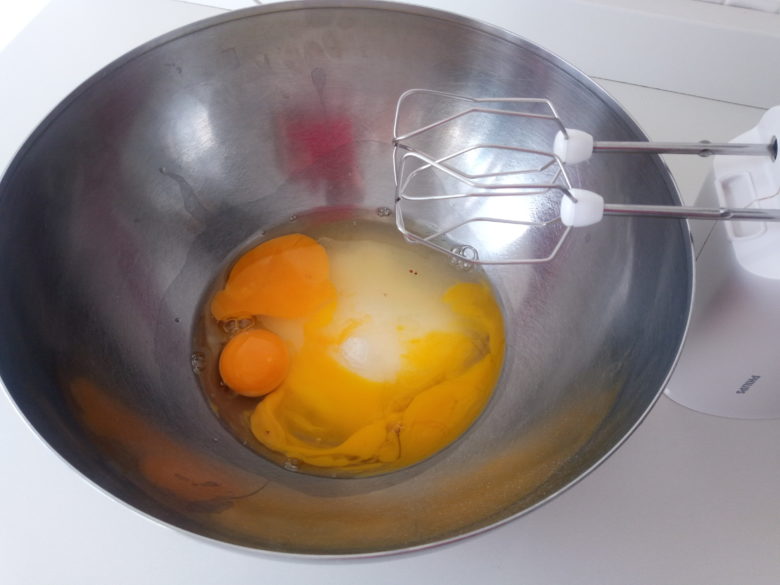 montare le uova con lo zucchero