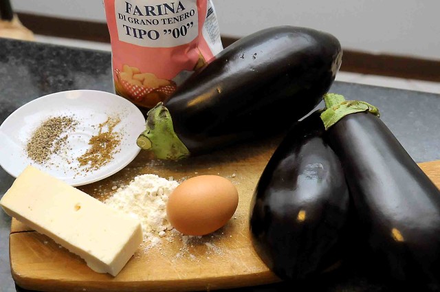 ingredienti melanzane in pastella con provolone piccante